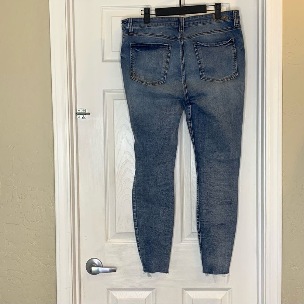 Kut from the Kloth Carlo Ankle Skinny Distressed Jeans Size 16 Raw Hem - Picture 2 of 10